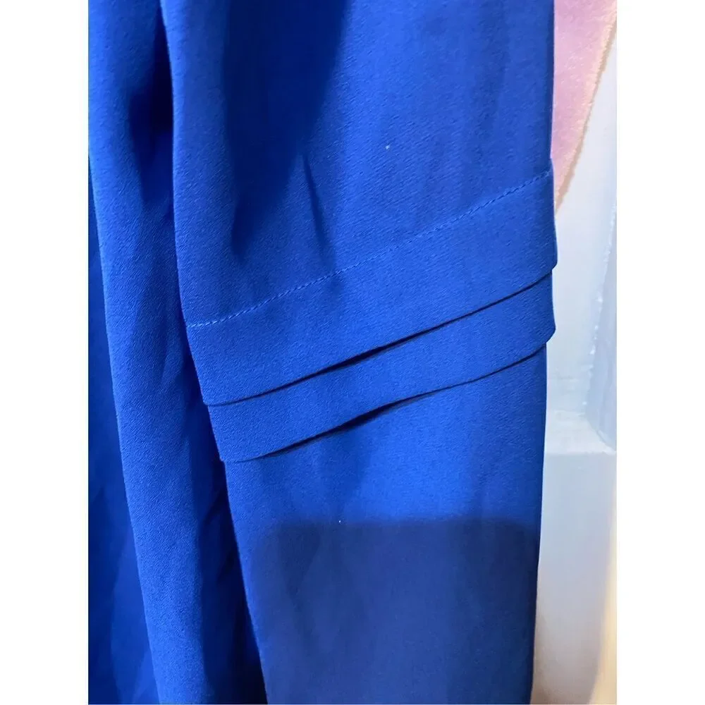Banana Republic women’s cobalt blue long sleeve, pleated blouse, size small ￼